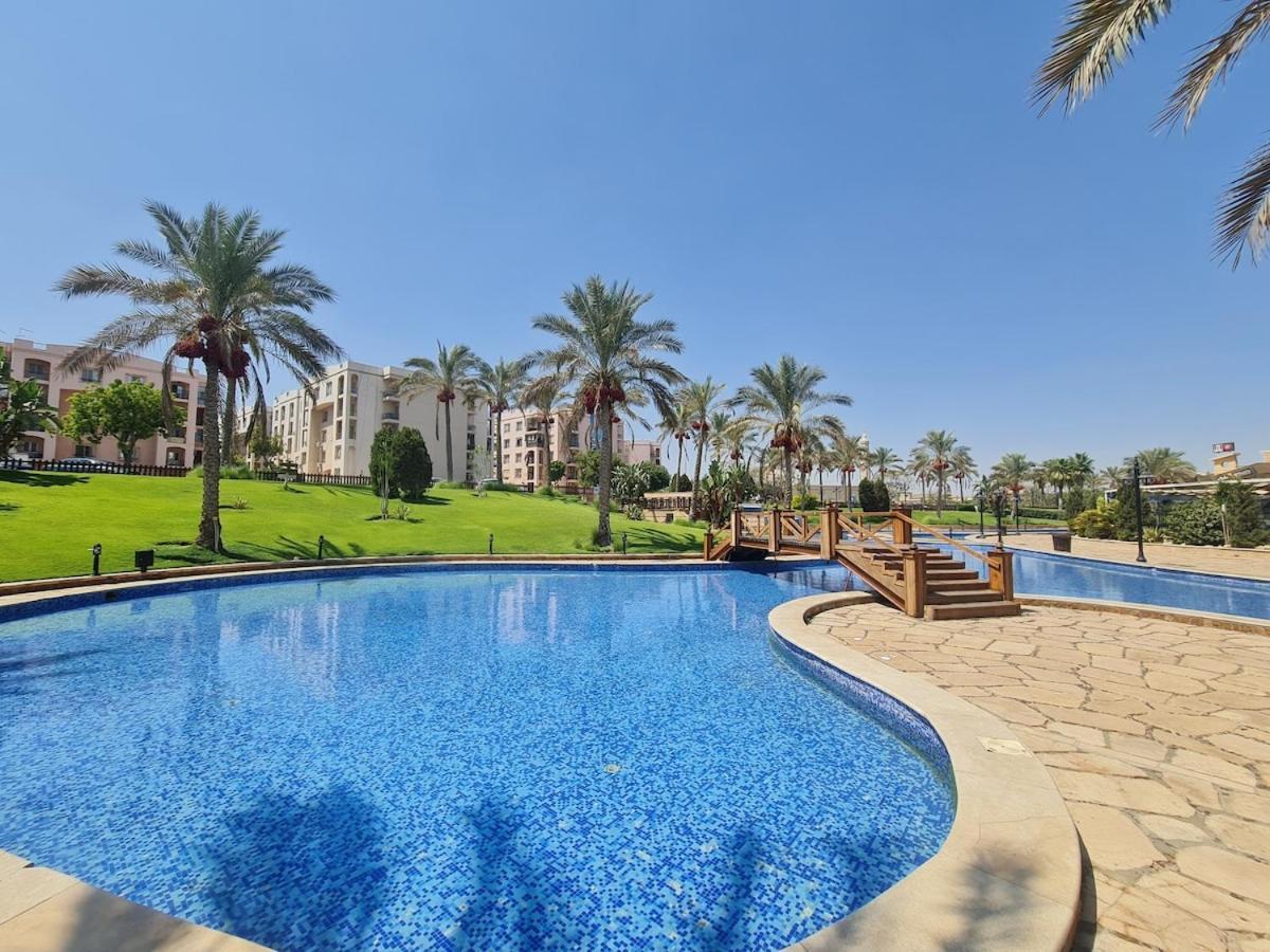 Tree Serviced -3bhk Self Check-in Cairo
